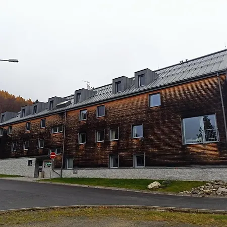Mezonetovy Apartman Kouty Nad Desnou דירה
